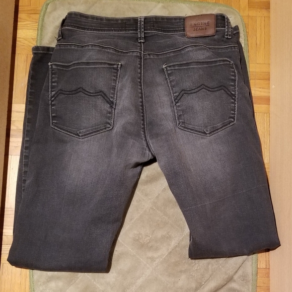 Wmns ENGINE JEANS Black Distressed Jeans (Size 32) - Picture 7 of 7